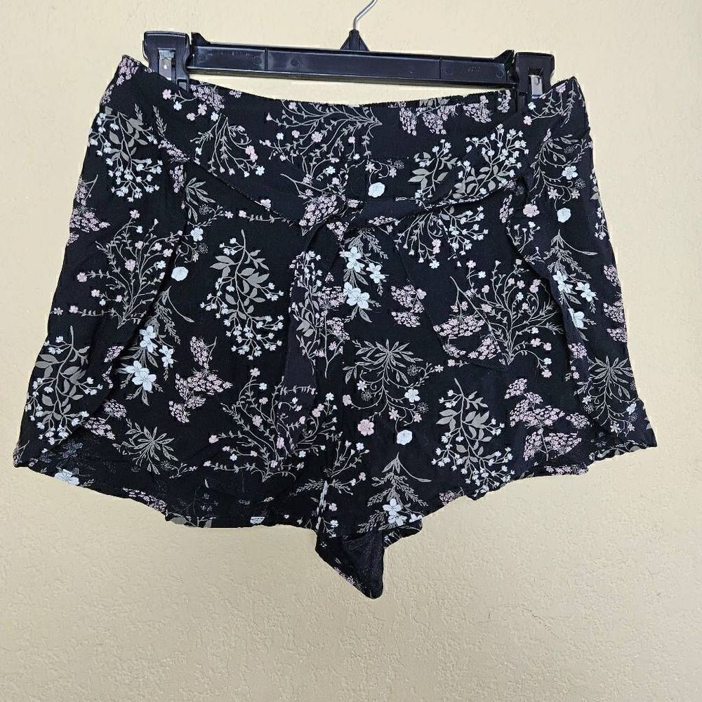 Abound Floral Shorts